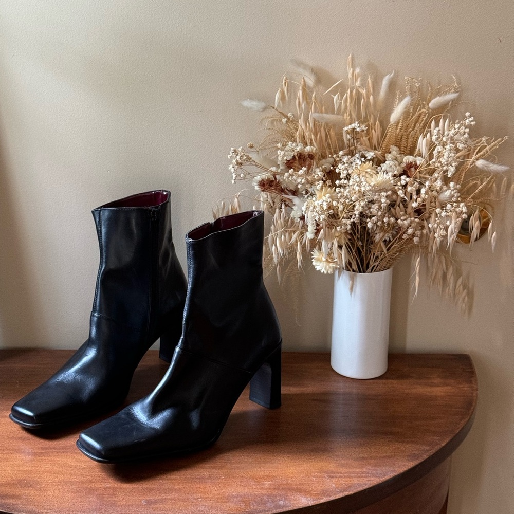 Vintage Mila Paoli Black Leather Square Toe Heeled Boots